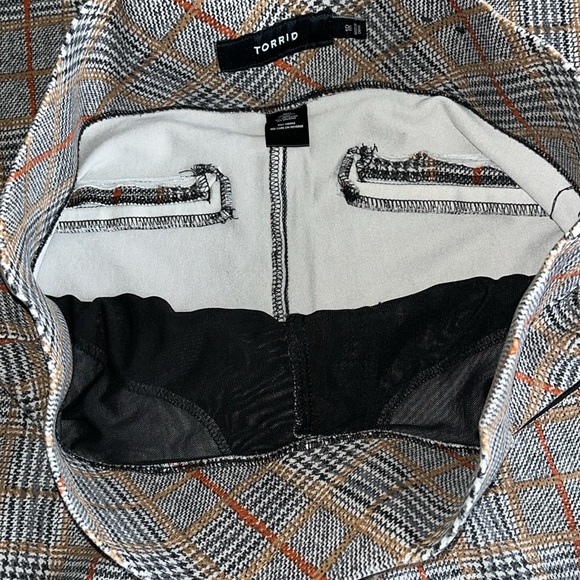 Torrid Pocket Flare Luxe Ponte High-Rise Plaid Pant, size 1R - Picture 17 of 17